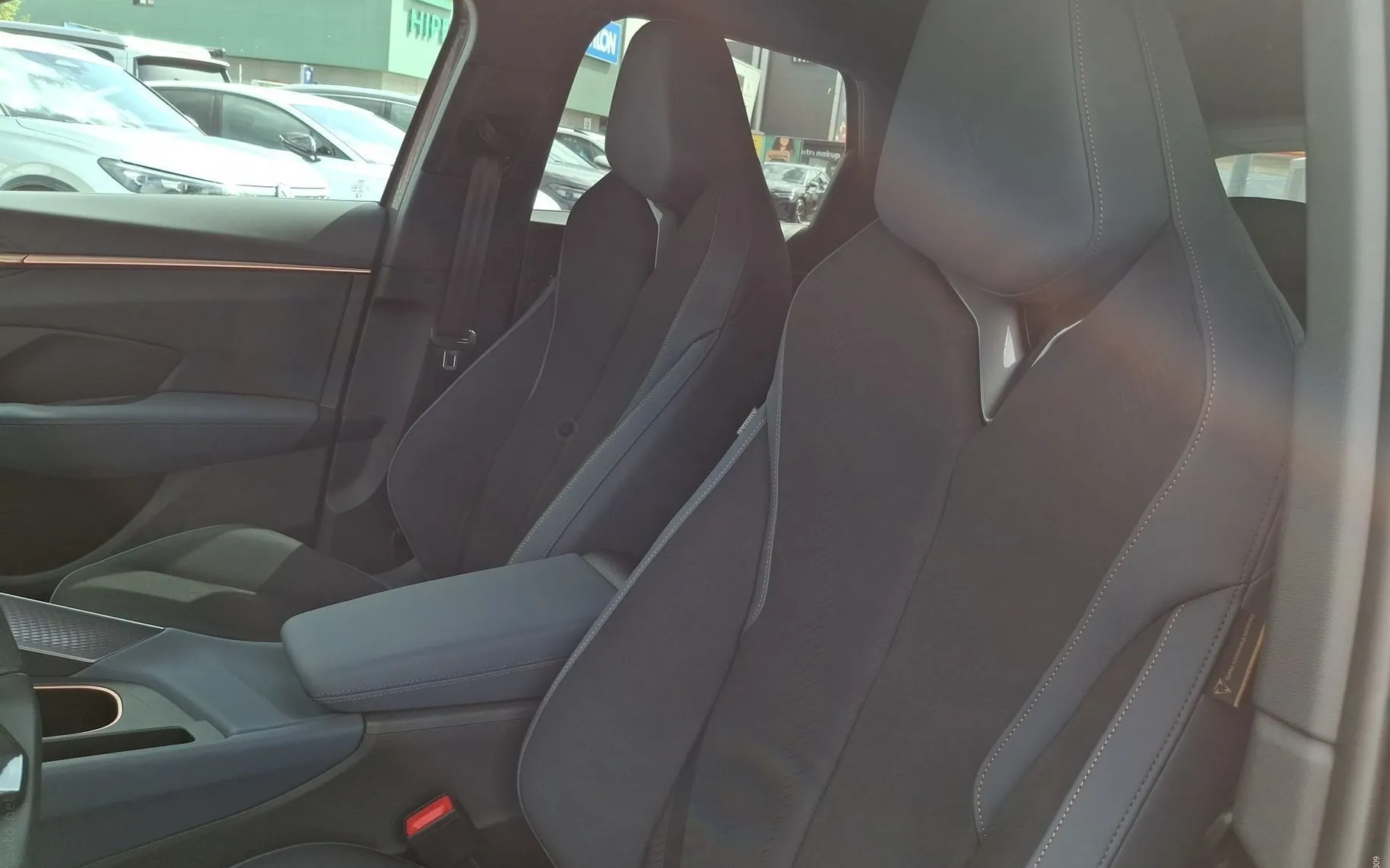 Notranja slika - Cupra Terramar - 1.5 eTSI 110 kW blagi hibrid DSG - 12