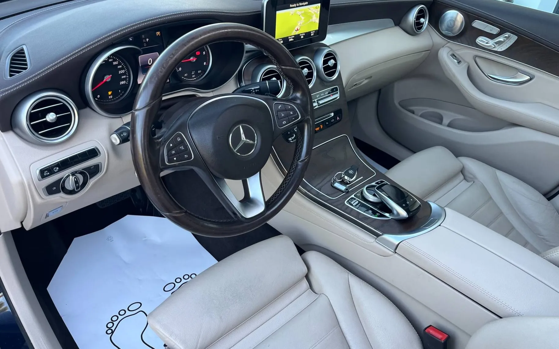 Notranja slika - Mercedes-Benz GLC-Razred - GLC 250 d 4MATIC Avt.-LED-NAVI-PANO-ALU-ODLIČEN - 9