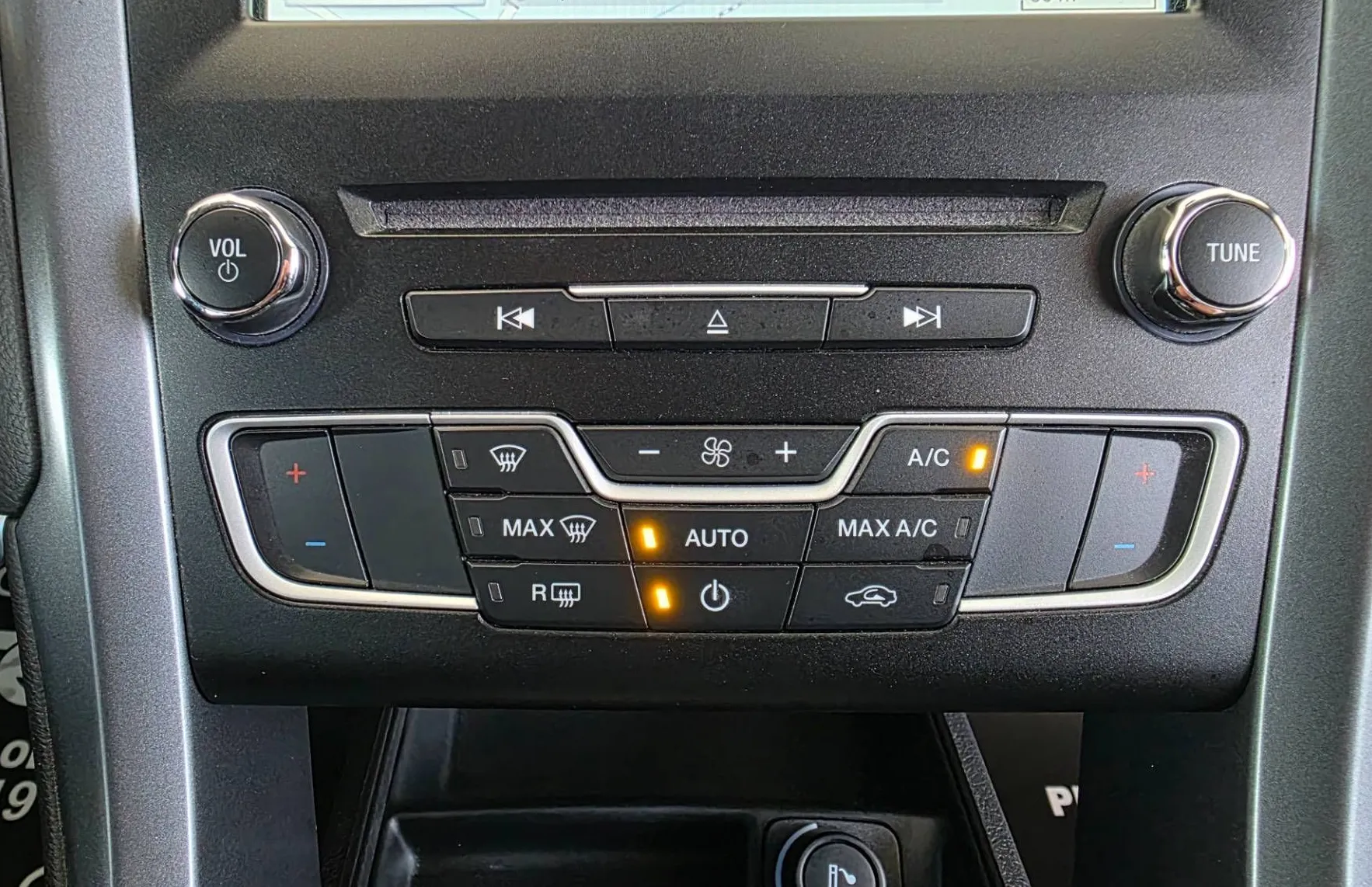 Zunanja slika - Ford Mondeo - 2.0 TDCi-ST LINE-119.000KM-1 LASTNIK-ODLIČEN... - 17