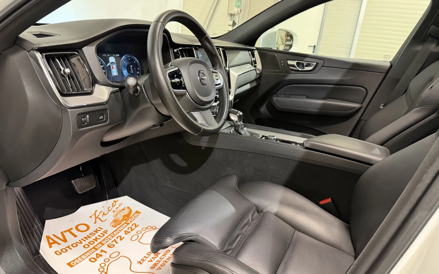 Notranja slika - Volvo XC60 - D4 4X4-INSCRIPTION-VIRTUAL-PANORAMA-KAMERA-HEAD UP - 9