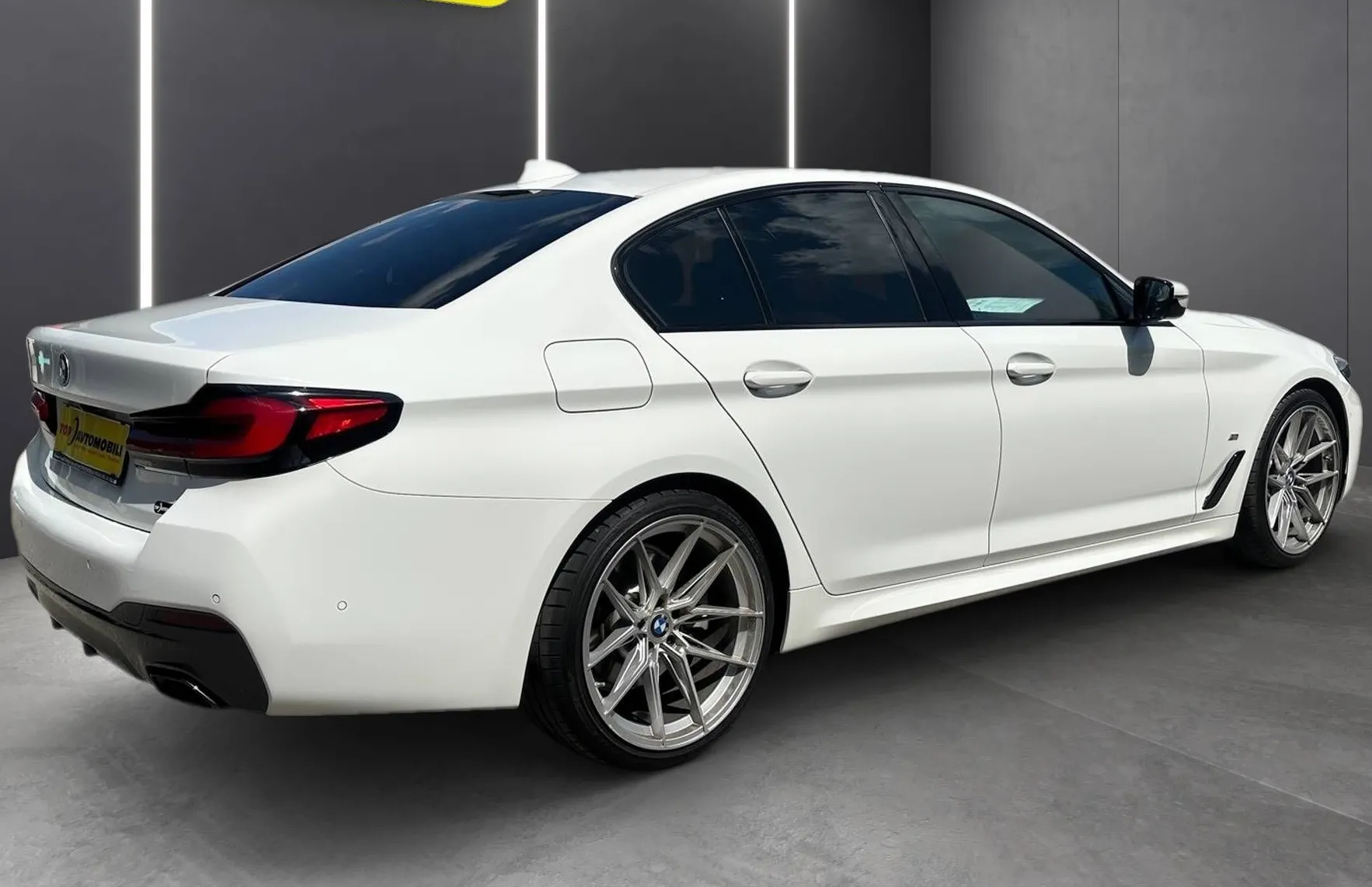 Zunanja slika - BMW Serija 5 - : 520d M PAKET LED NAVI PDC KAMERA TEM DAB EL SEDE - 9