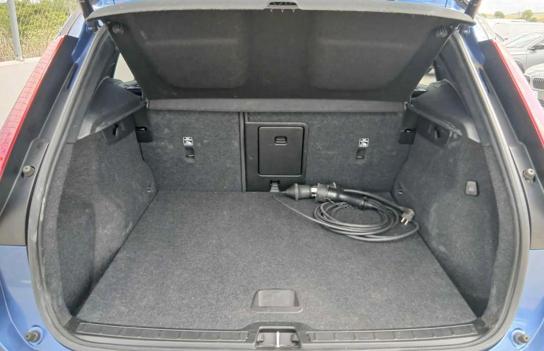 Zunanja slika - Volvo XC40 - T5 Recharge Twin Engine R-Design Avt.KAMERA.LED - 12
