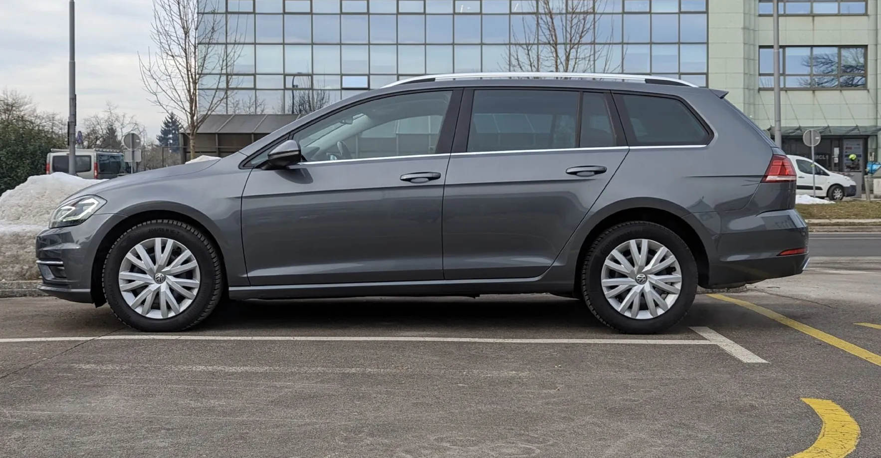 Zunanja slika - VW Golf - Variant 2.0 TDI Highline DSG. nove zimske pnevmatike - 4