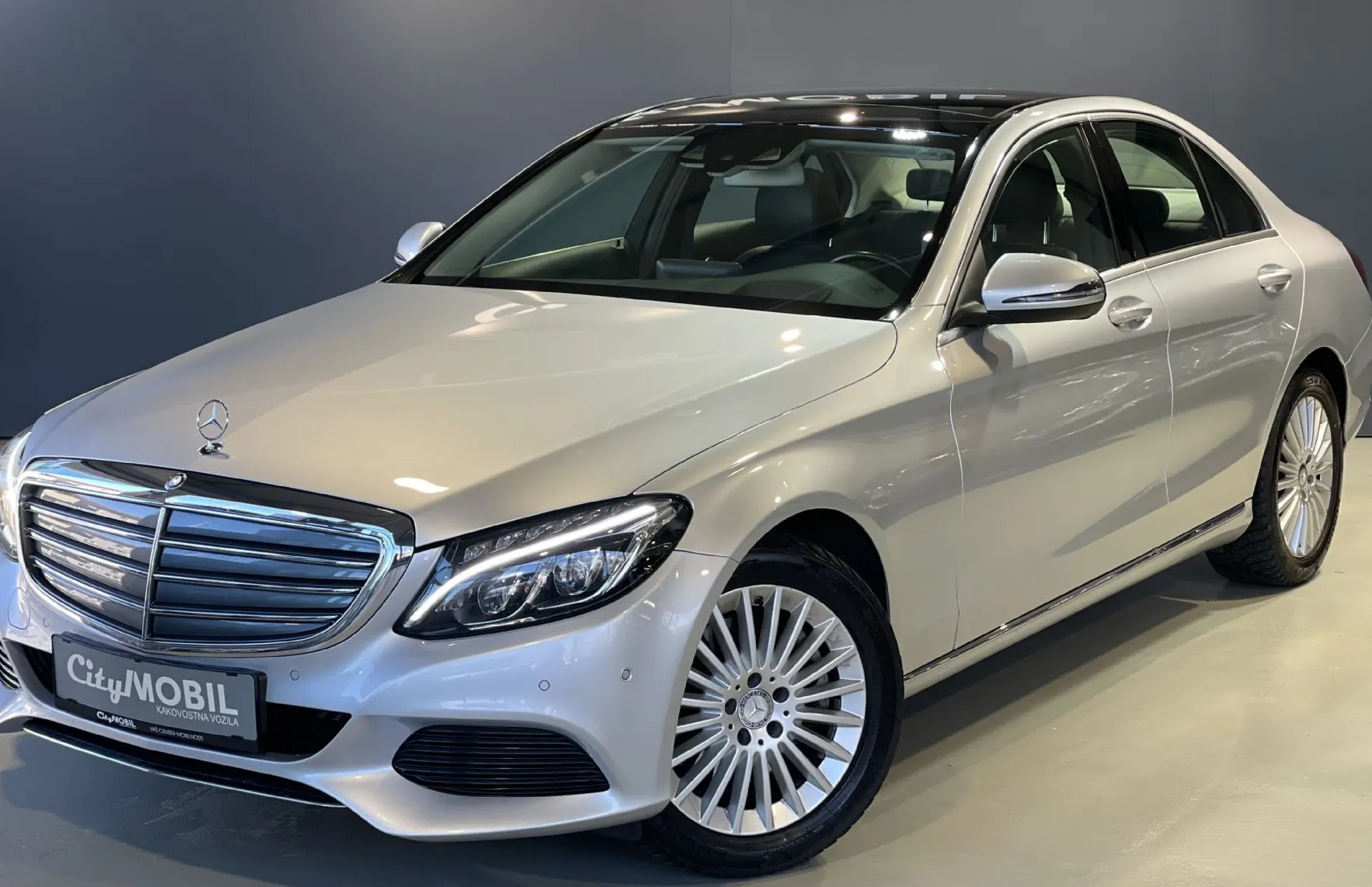 Zunanja slika - Mercedes-Benz C-Razred - AVANTGARDE-HEAD UP-PANO-LED-NAVI-KAMERA-ALU - 1