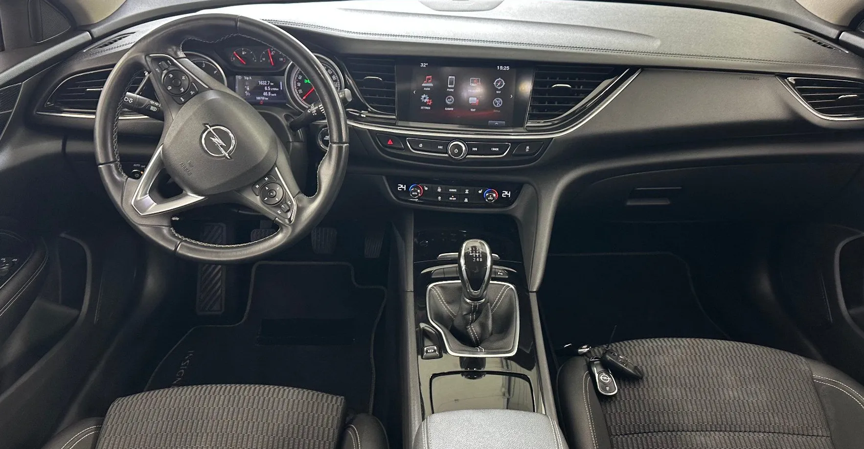 Zunanja slika - Opel Insignia - 1.6 CDTi.USNJE.NAREJEN VEL.SERVIS+MENJALNIKU - 7