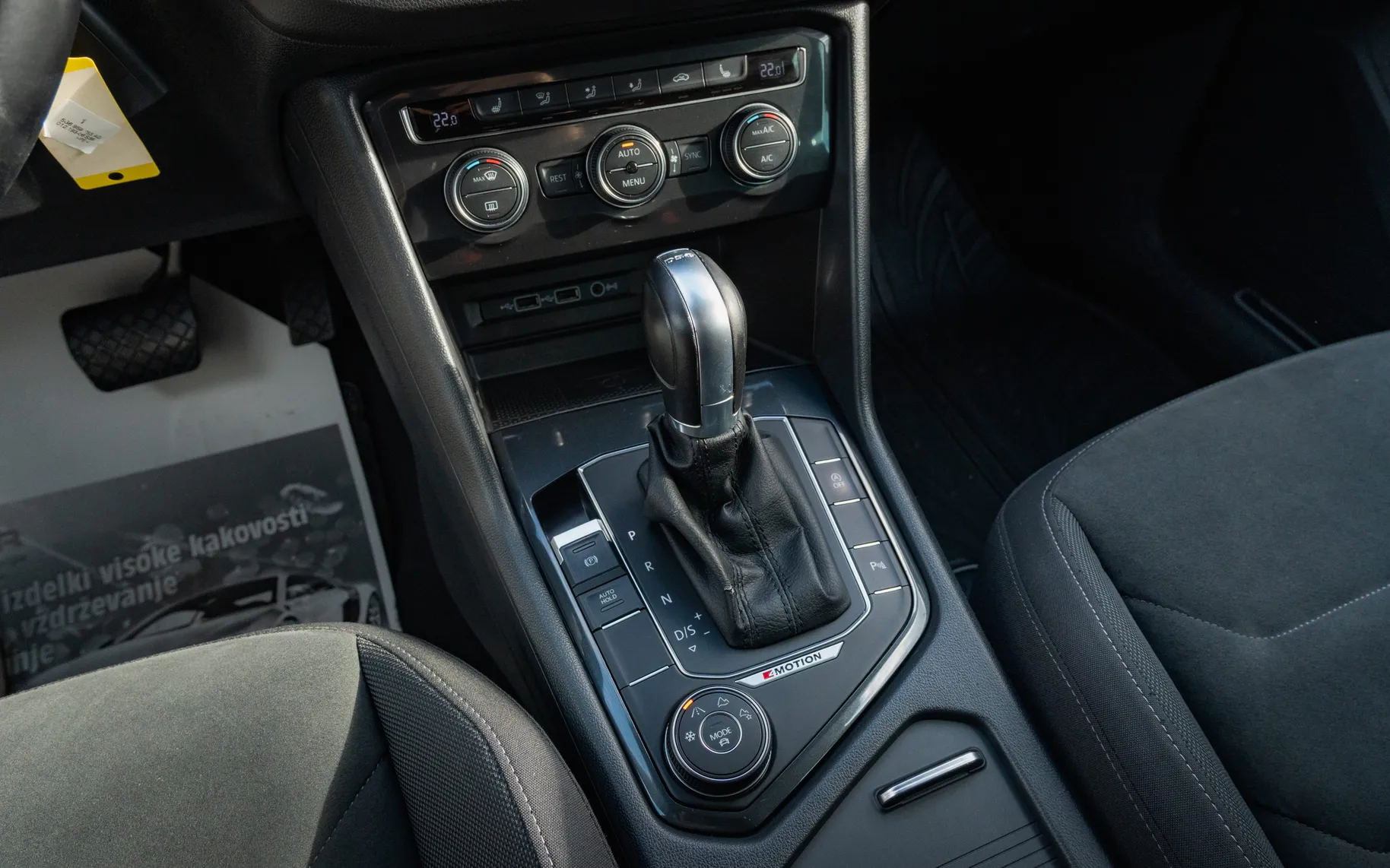 Notranja slika - Volkswagen Tiguan - 2,0 TDI BMT R-Line Edition DSG - 13