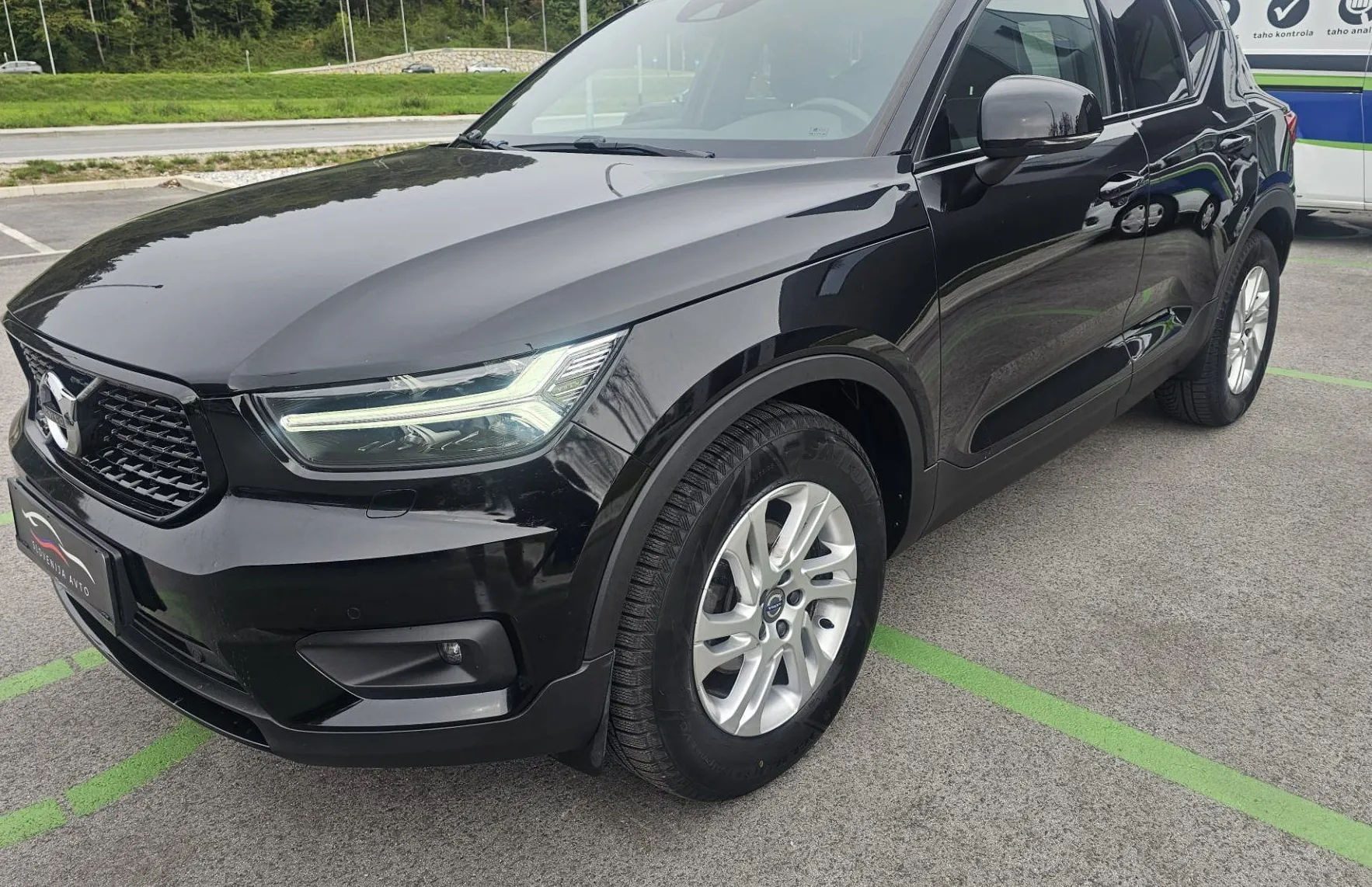 Zunanja slika - Volvo XC40 - T3 Black edition|FULED|ALU18|alcantara|navi|AC|HarmanCardon - 1
