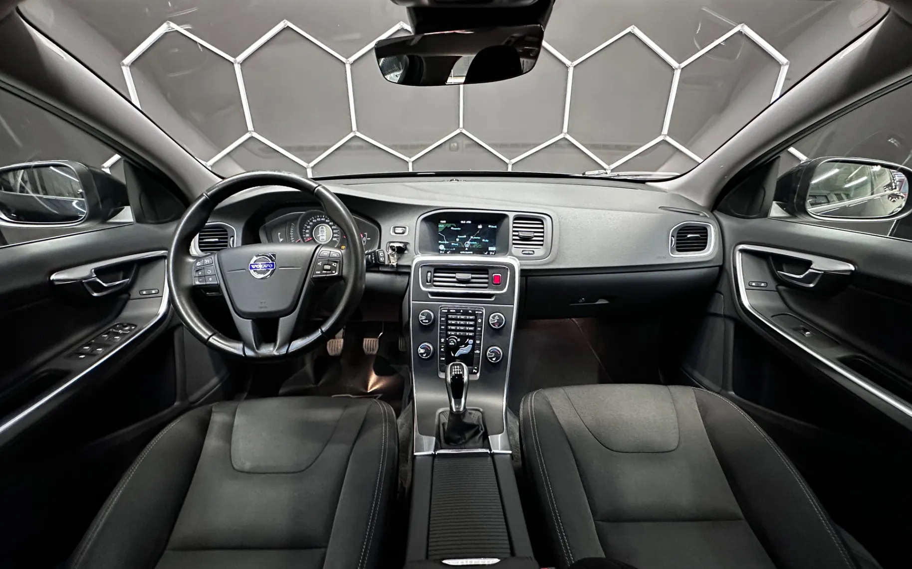 Notranja slika - Volvo V60 - 2.0D KAMERA-NAVI-BIXENON-GRETJE SEDEZEV-PDC... - 9