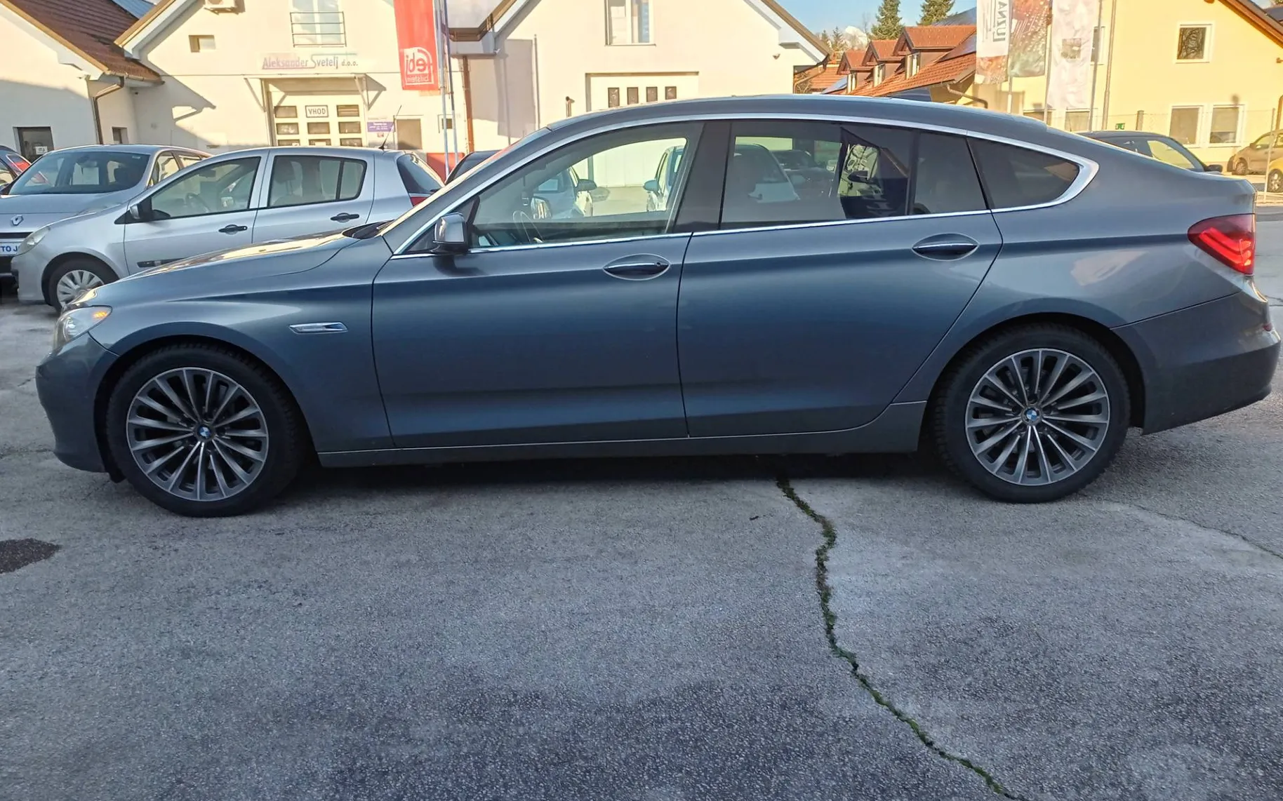 Zunanja slika - BMW Serija 5 - 530d PANORAMA.KAMERA.VSA MOŽNA OPREMA - 2