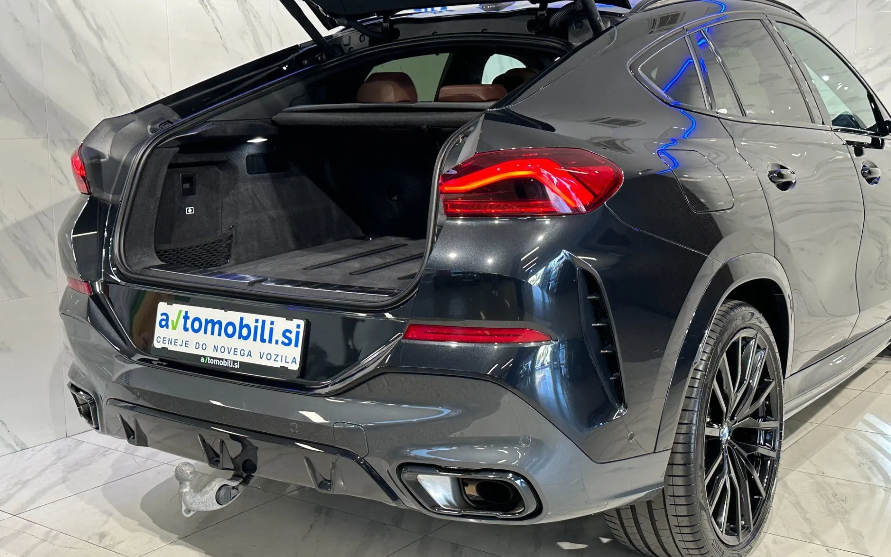 Notranja slika - BMW serija X6: - xD30d|M-Pro|Pano|SoftC|R22|Kljuka|Zračno|Harman| - 7