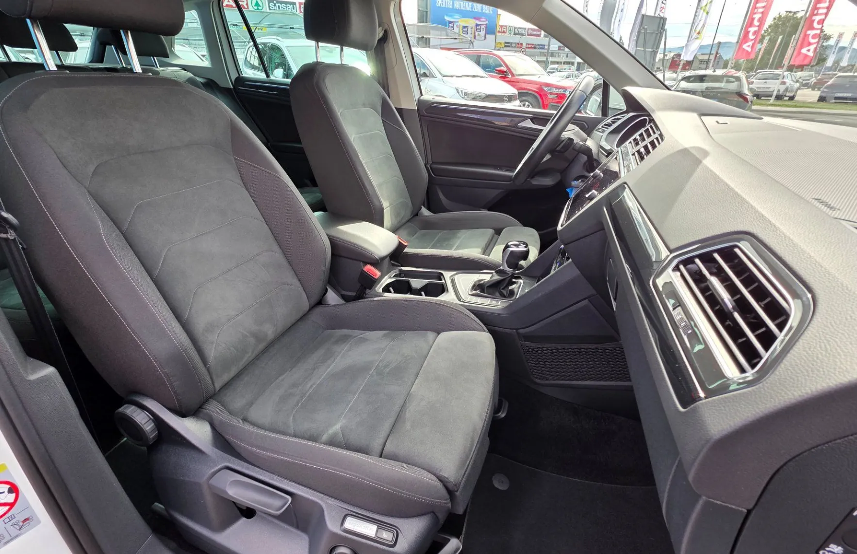Zunanja slika - Volkswagen Tiguan - 2.0 TDI BMT Life DSG - beri opombe - 10