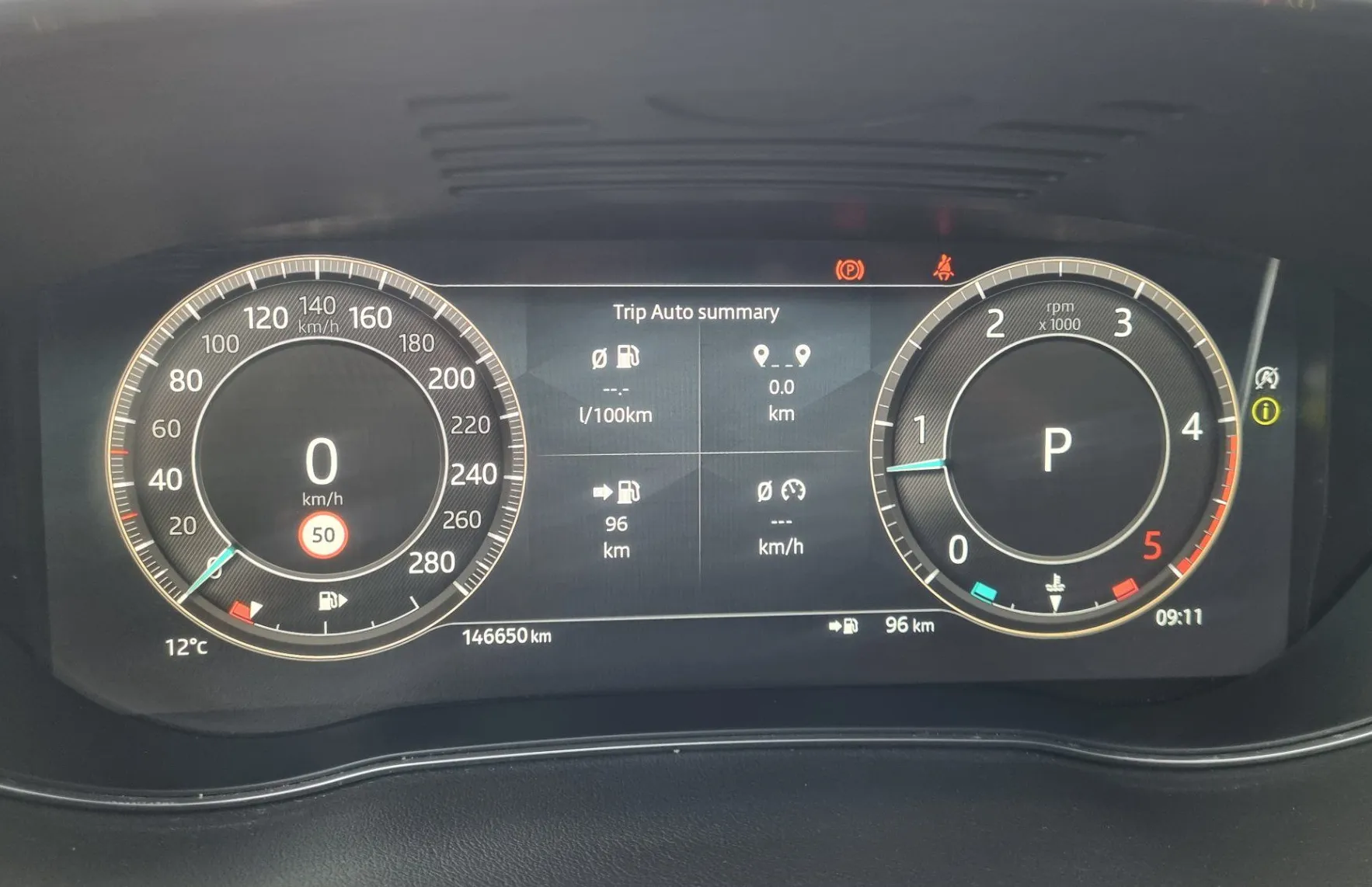 Zunanja slika - Jaguar E-PACE - 2.0 D165 MHEV R-DYNAMIC AWD - AVTOMATIK - ODLIČEN - 17