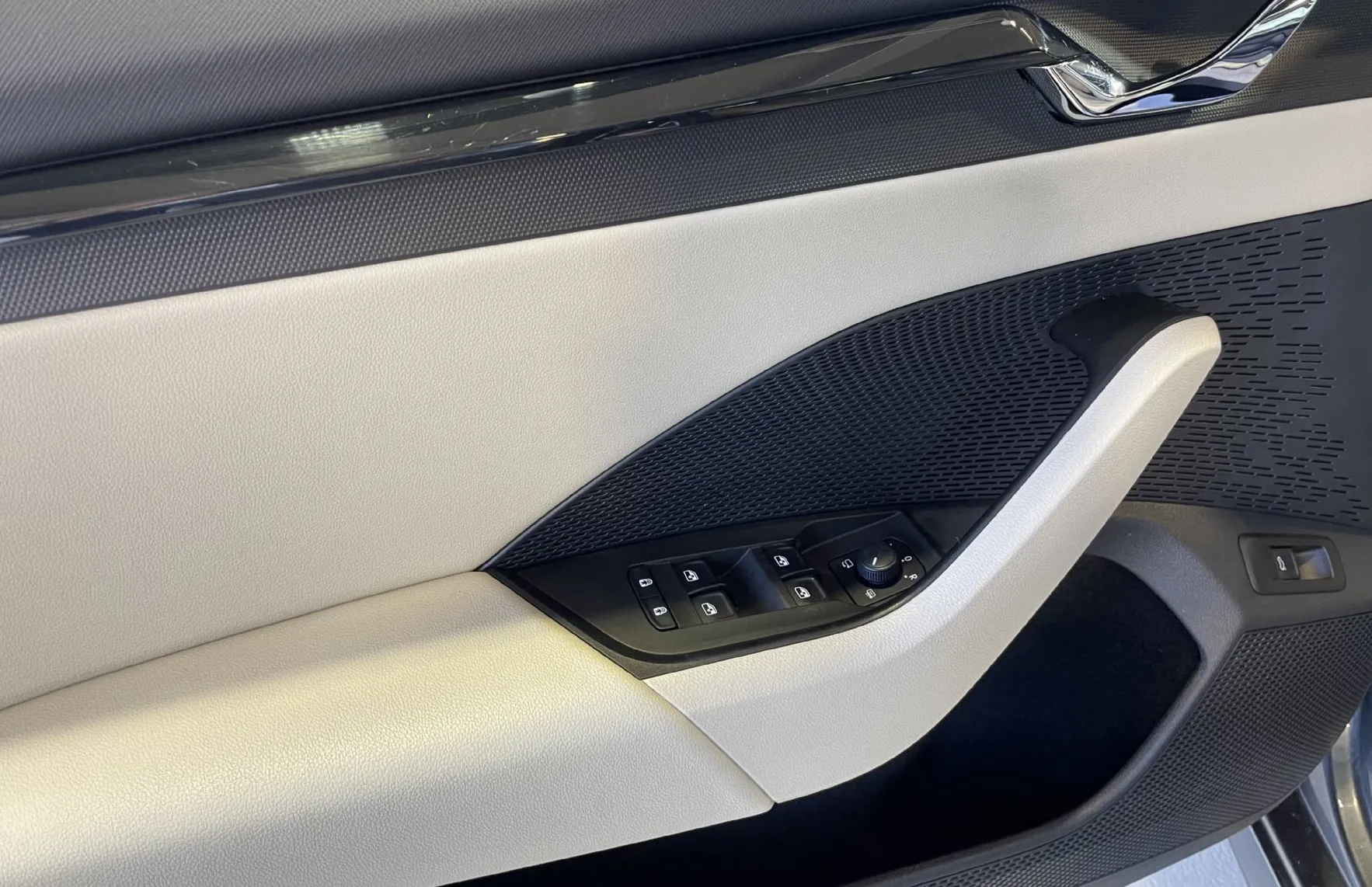Zunanja slika - Škoda Octavia - VIRTUAL-NAVIGACIJA-LANE-RADAR-LED-DSG-ALU-KEYLESS - 18
