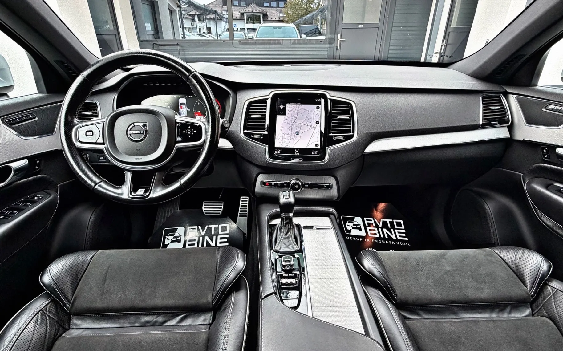 Notranja slika - Volvo XC90 - D5•R-DESIGN•7 SEDEŽEV•PILOT•LED•VIRTUAL•KOT NOV.. - 11