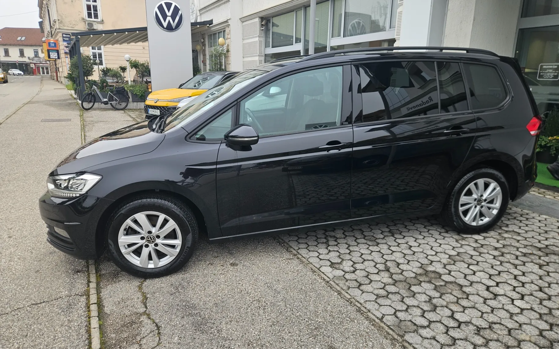 Zunanja slika - Volkswagen Touran - 2.0 TDI Family DSG - 5
