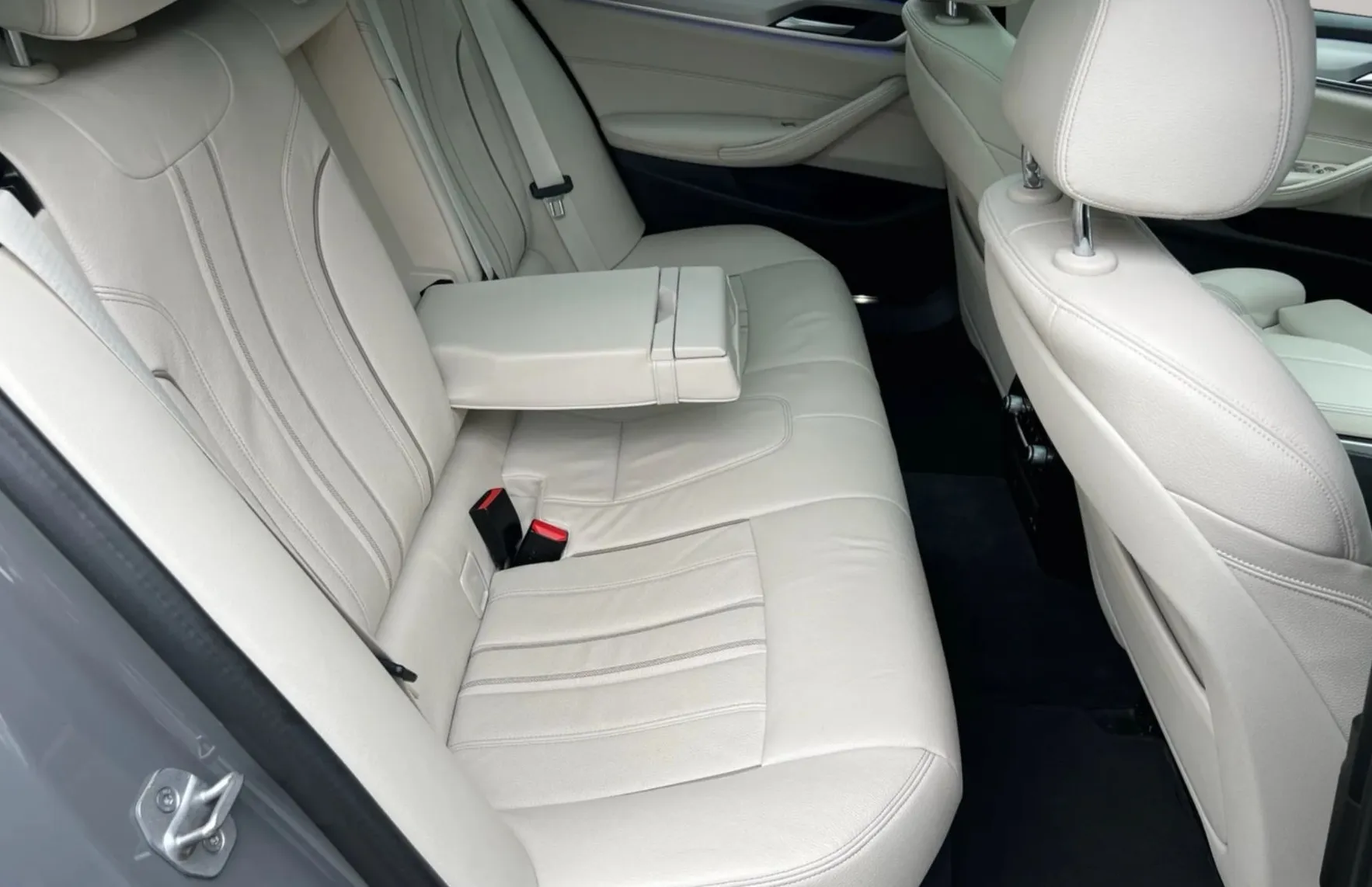 Zunanja slika - BMW Serija 5 - Touring: 530d M Sport Pano Vl. kljuka Laser - 11