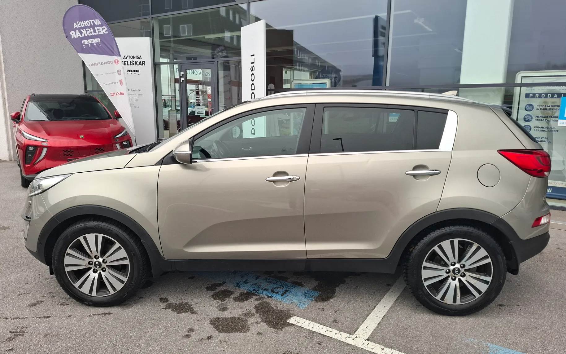 Zunanja slika - KIA Sportage - 2WD 1.7 TD - SLOVENSKI + ZNANA ZGODOVINA + KLJUKA - 4