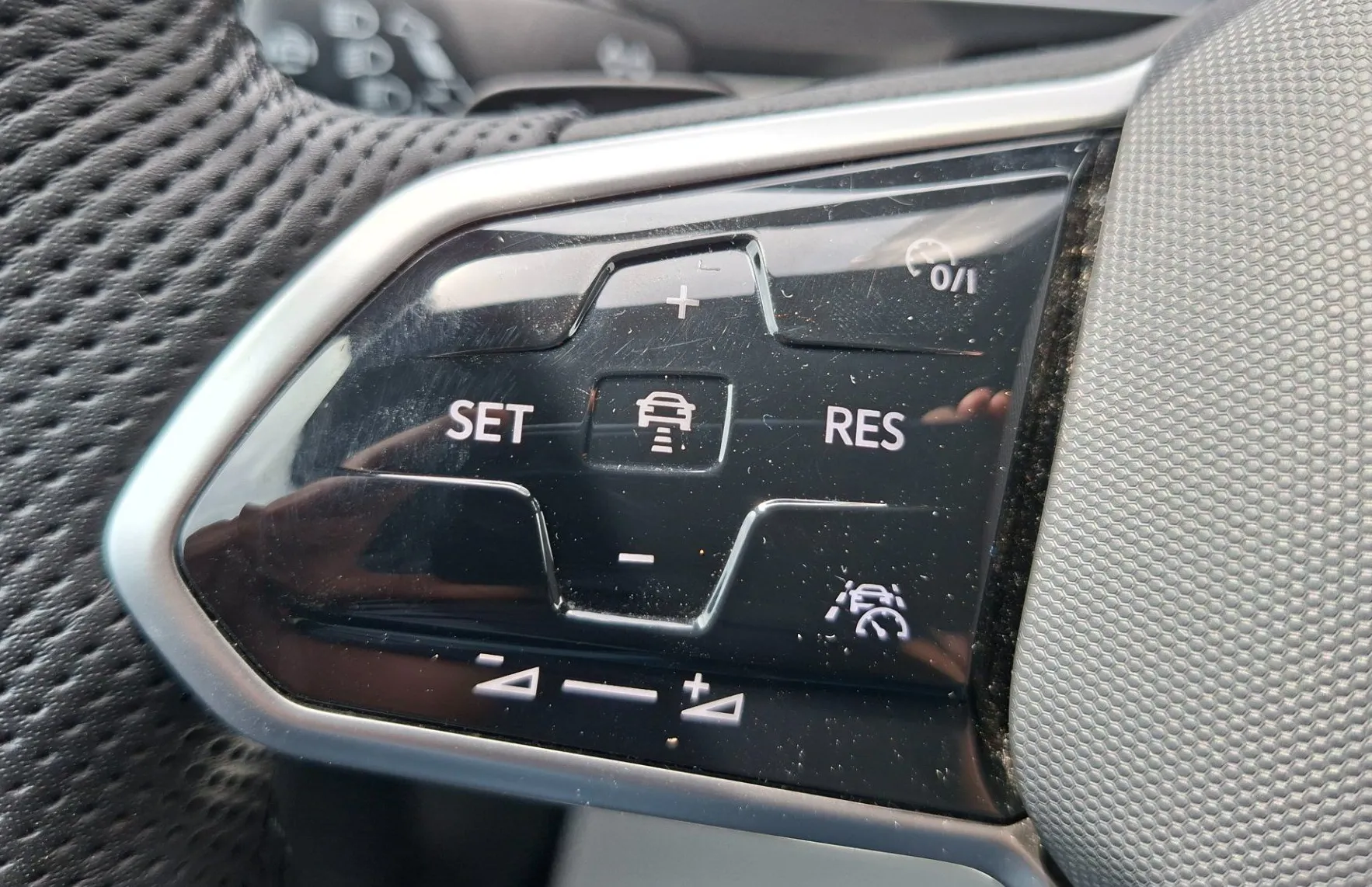 Zunanja slika - Volkswagen Tiguan - 4motion 2.0 TDI BMT R-Line DSG - 15