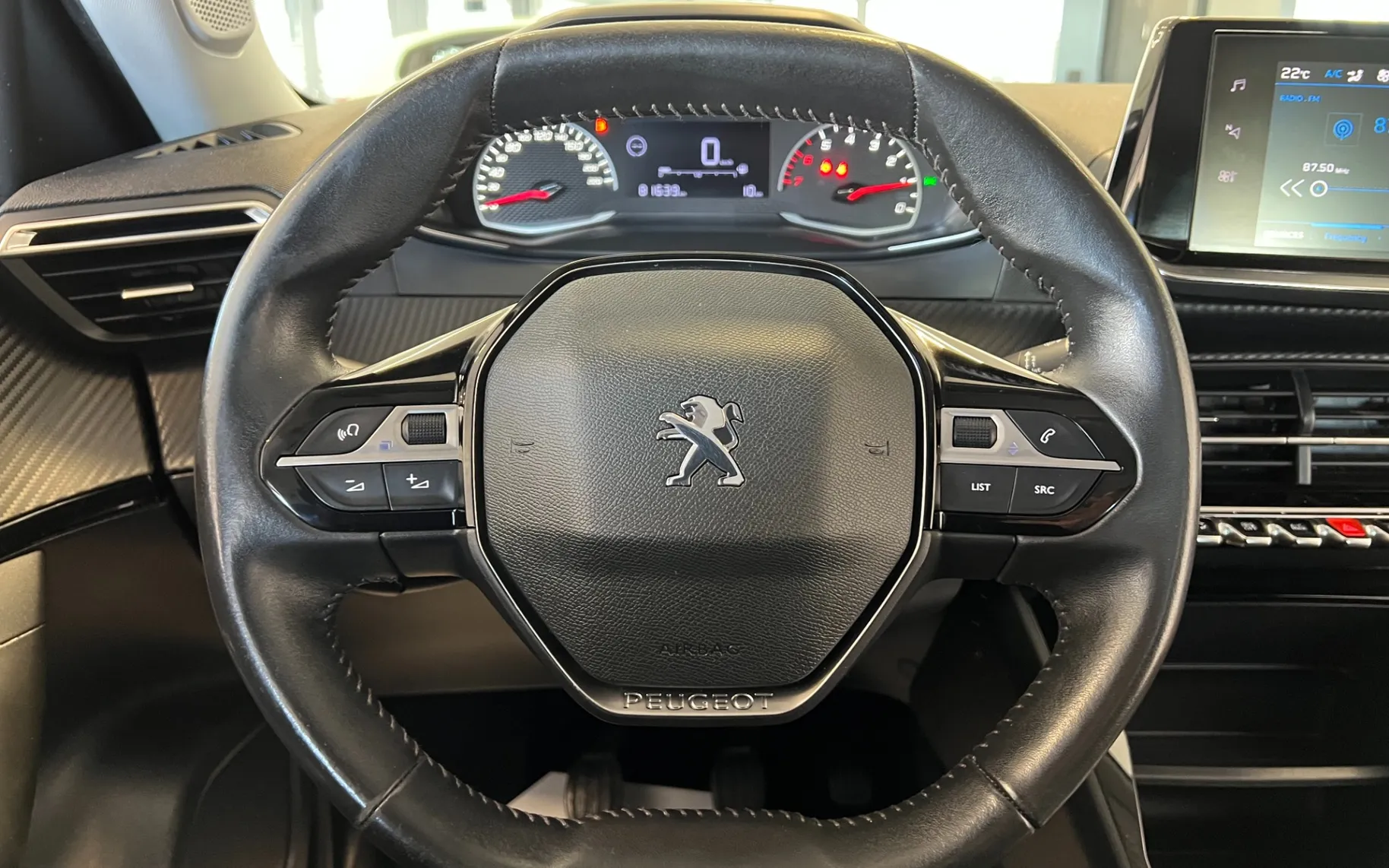 Zunanja slika - Peugeot 2008 - 1.2-1.LASTNIK-JAMSTVO-ODLIČEN-OBROK ŽE OD 128€ - 13
