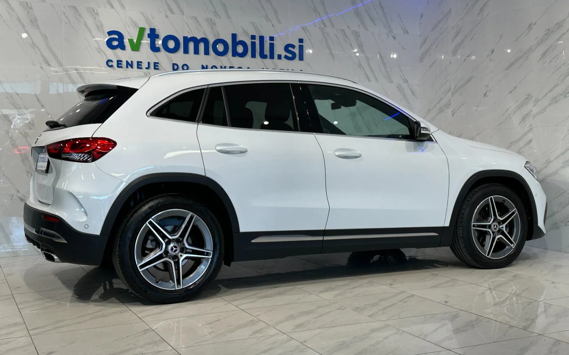 Zunanja slika - Mercedes-Benz GLA-Razred - 200|AMG Line|Memory|HUD|Kamera|Gretje|LineAss|R19 - 5