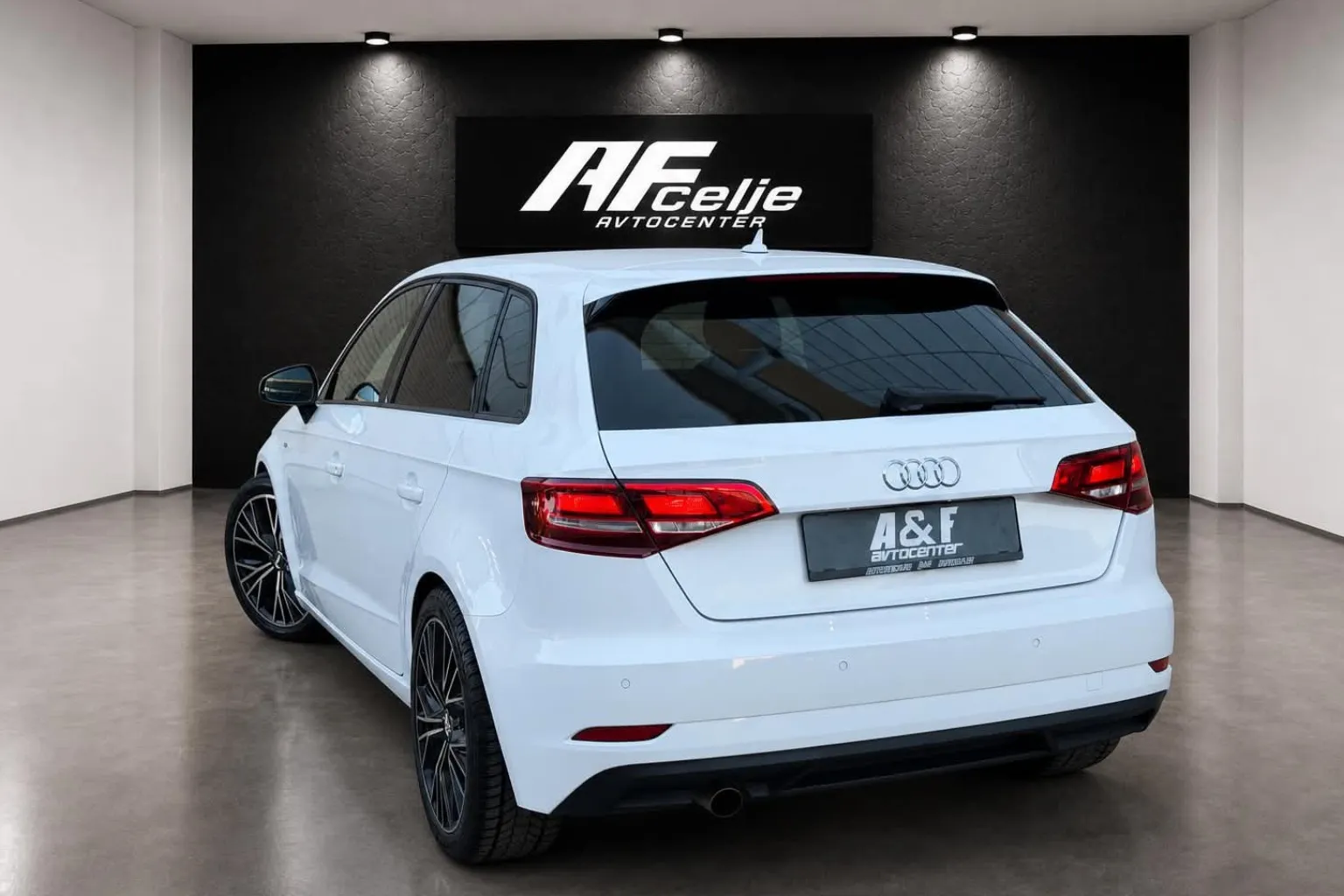 Notranja slika - Audi A3 - 1.6 TDI-S TRONIC-81.000km-LIZING ZA TUJCE-XENON+.. - 7