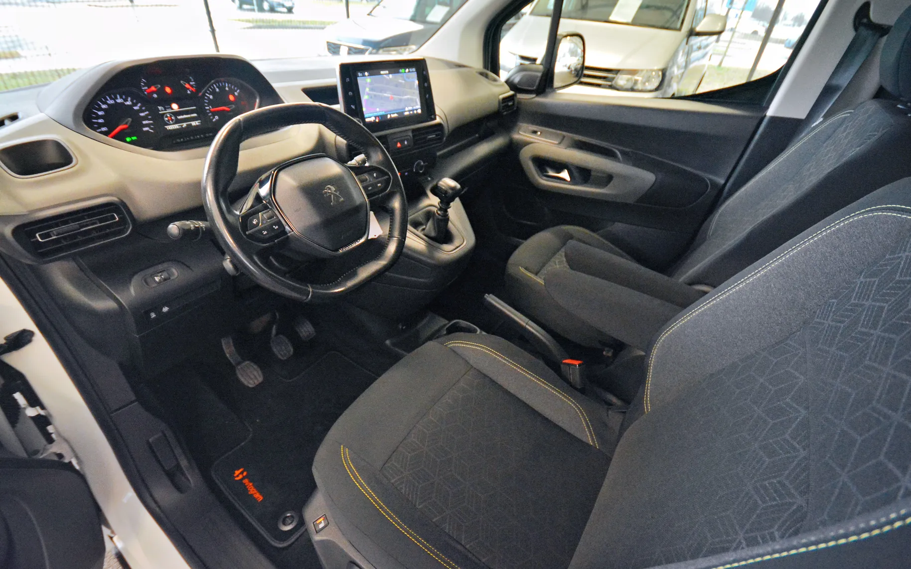 Zunanja slika - Peugeot Rifter - 1.5 BlueHDI 131KM NAVI-PDC-APP CONNECT-VELIKI SERV - 10