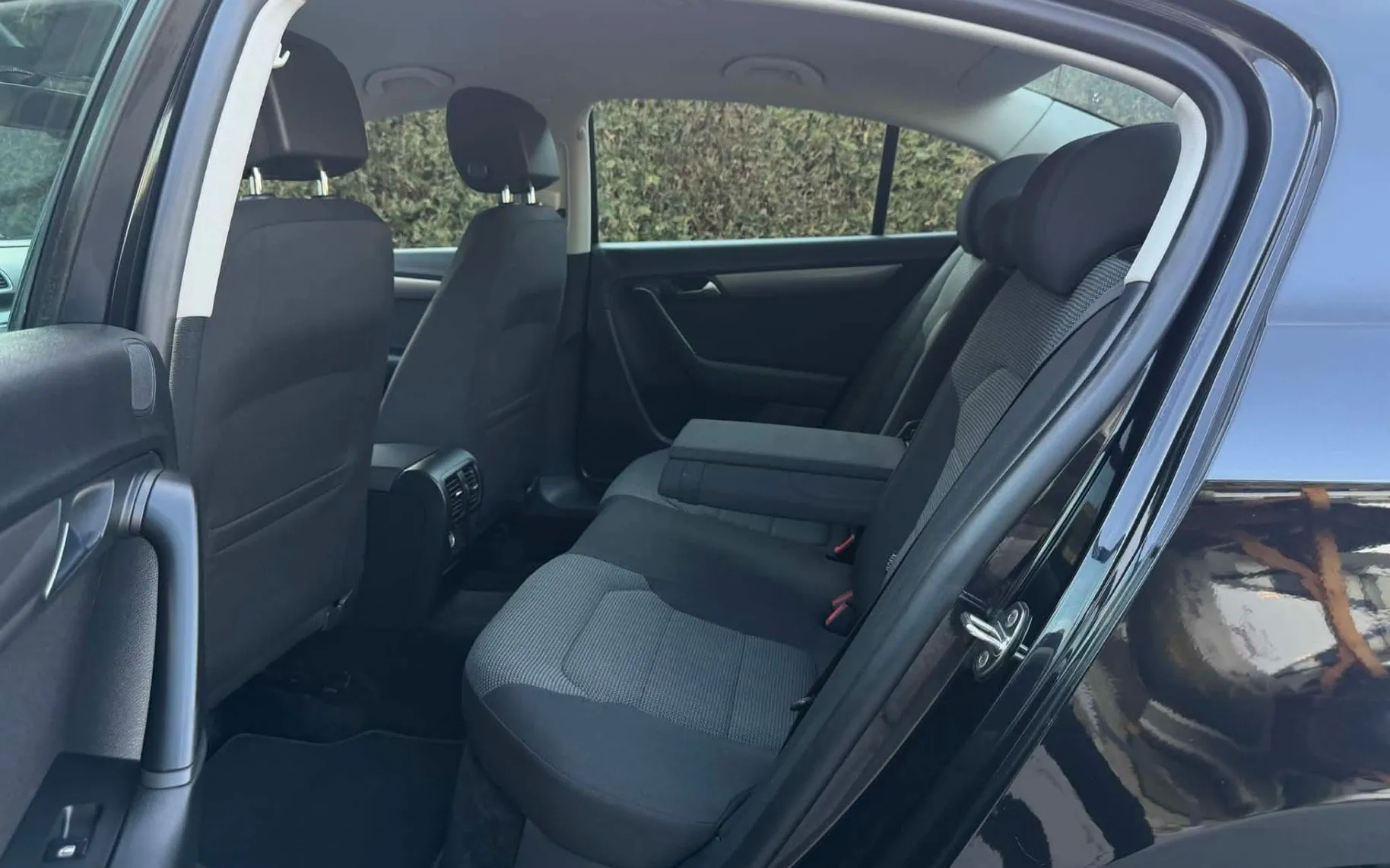 Notranja slika - Volkswagen Passat - 2.0 TDI-LIZING ZA TUJCE-PDC-TEMPOMAT-ODLIČEN- - 9