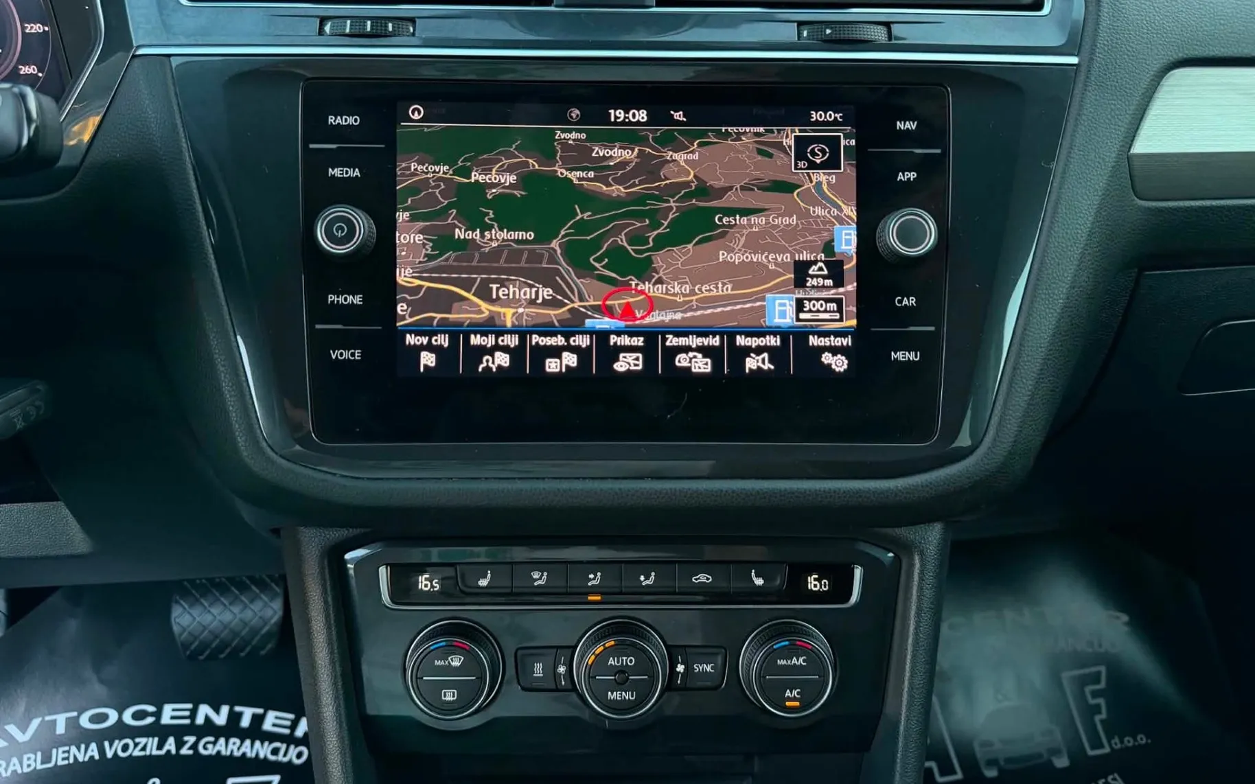 Notranja slika - Volkswagen Tiguan Allspace - 2.0 TDI-DSG-7 SEDEŽEV-VIRTUAL-LIZING ZA TUJCE-... - 10