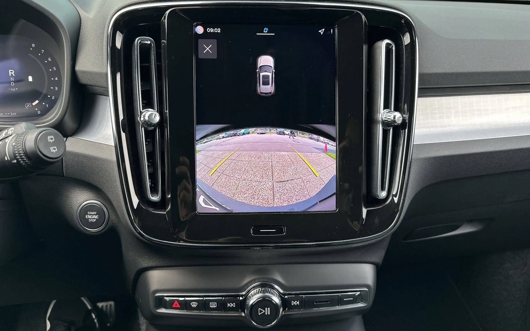 Notranja slika - Volvo XC40 - B3 P Core AT DCT... - 16