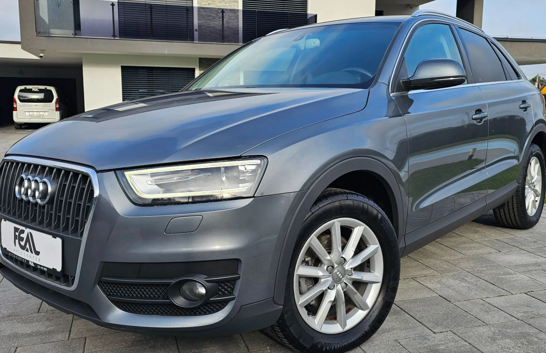 Zunanja slika - Audi Q3 - 2.0 TDI-XENON-LED-TEMPOMAT-PDC-1.LASTNIK-ODLIČEN - 1