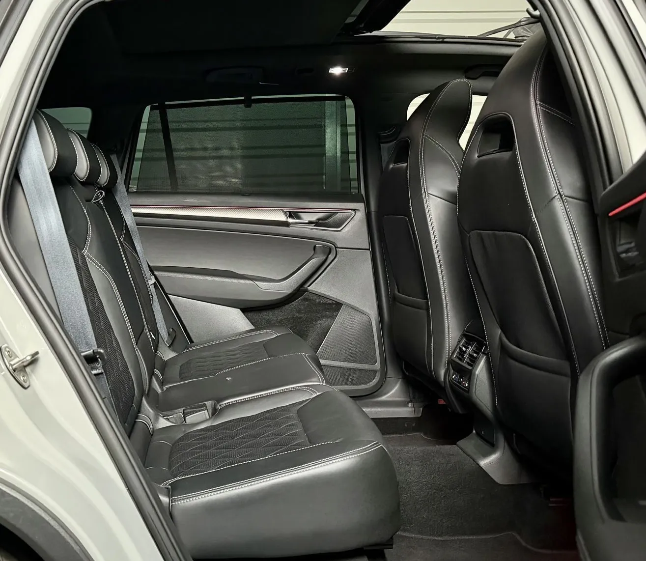 Zunanja slika - Škoda Kodiaq - 2.0 TDI SPORTLINE DSG - PANO - HLAJ GRET SED. - 15