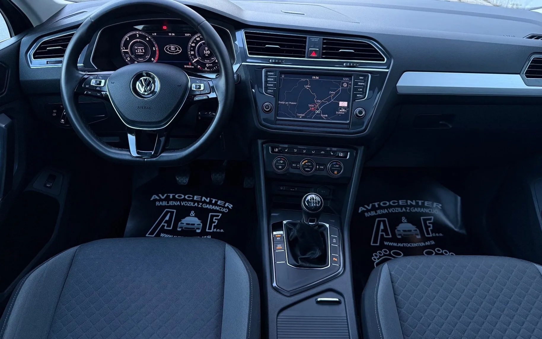 Notranja slika - Volkswagen Tiguan - 2.0 TDI-H LINE-PANORAMA-VIRTUAL-LIZING ZA TUJCE- - 10