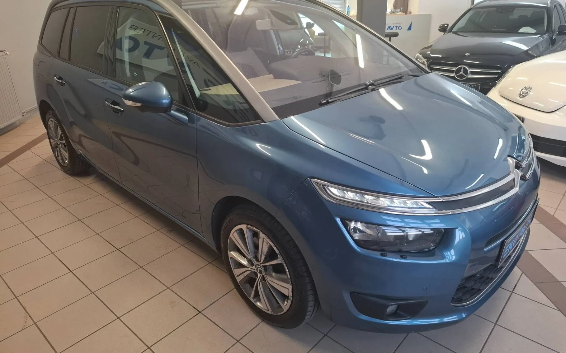 Notranja slika - Citroën C4 Grand Picasso - 2.0 BlueHDi Exclusive-PANORAMA-KAMERA360-7SEDEŽEV - 12