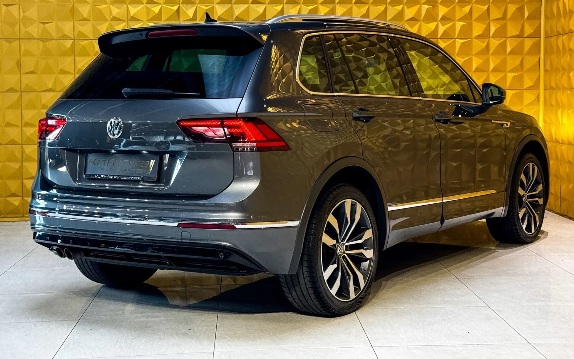 Notranja slika - Volkswagen Tiguan - 2.0 TDI 4MOTION AUT. R LINE-LED-GRETJE-NAVI - 11