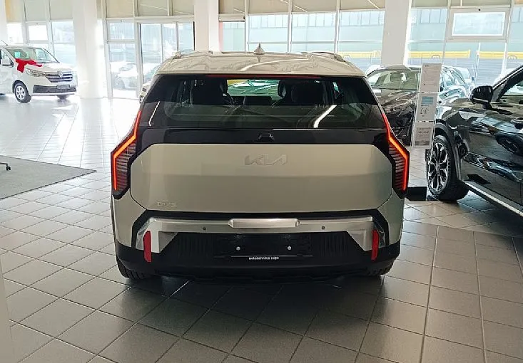 Zunanja slika - KIA EV3 - 58.3 kWh baterija. 150 kW  204 KM  Star - 4