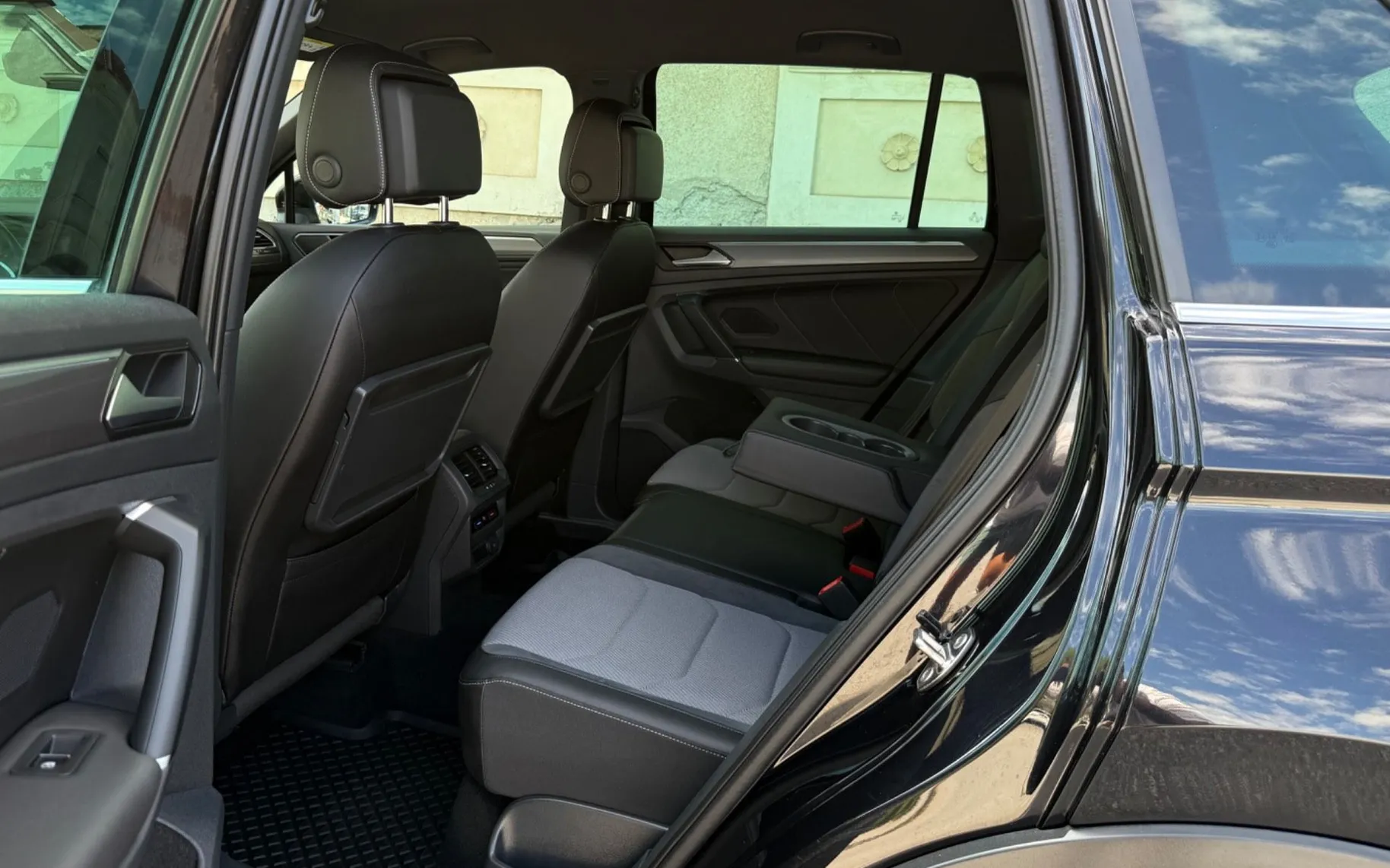 Notranja slika - Volkswagen Tiguan - 2.0 TDI-4X4-DSG-R LINE-VIRTUAL-LIZING ZA TUJCE- - 10