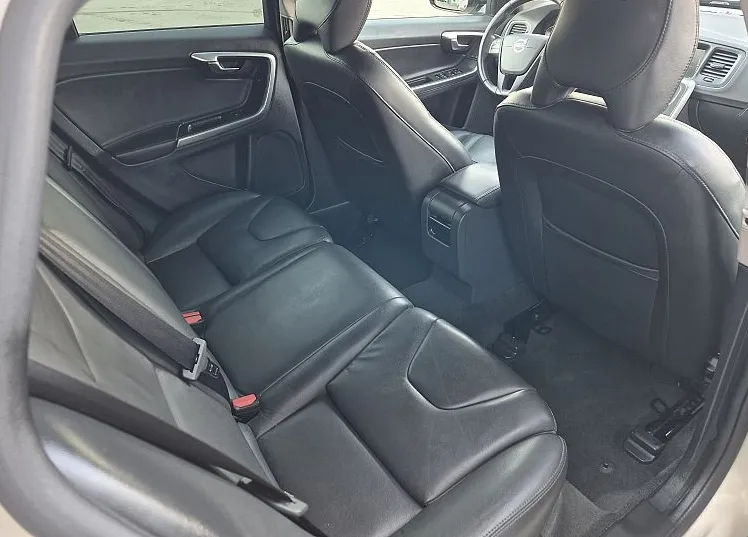 Zunanja slika - Volvo V60 Cross Country - D3 odličen avto po AKCIJSKI CENI   LEANPAY - 7