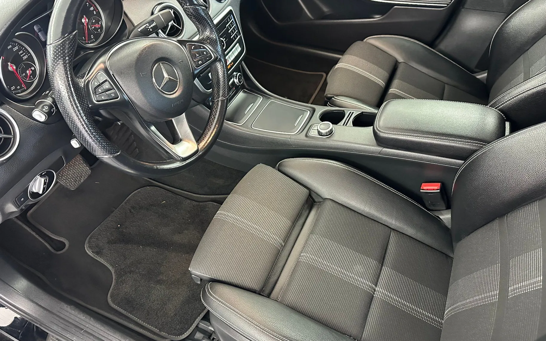 Zunanja slika - Mercedes-Benz GLA-Razred - GLA 180 Avt.KAMERA.USNJE.LED.NAVI. - 3