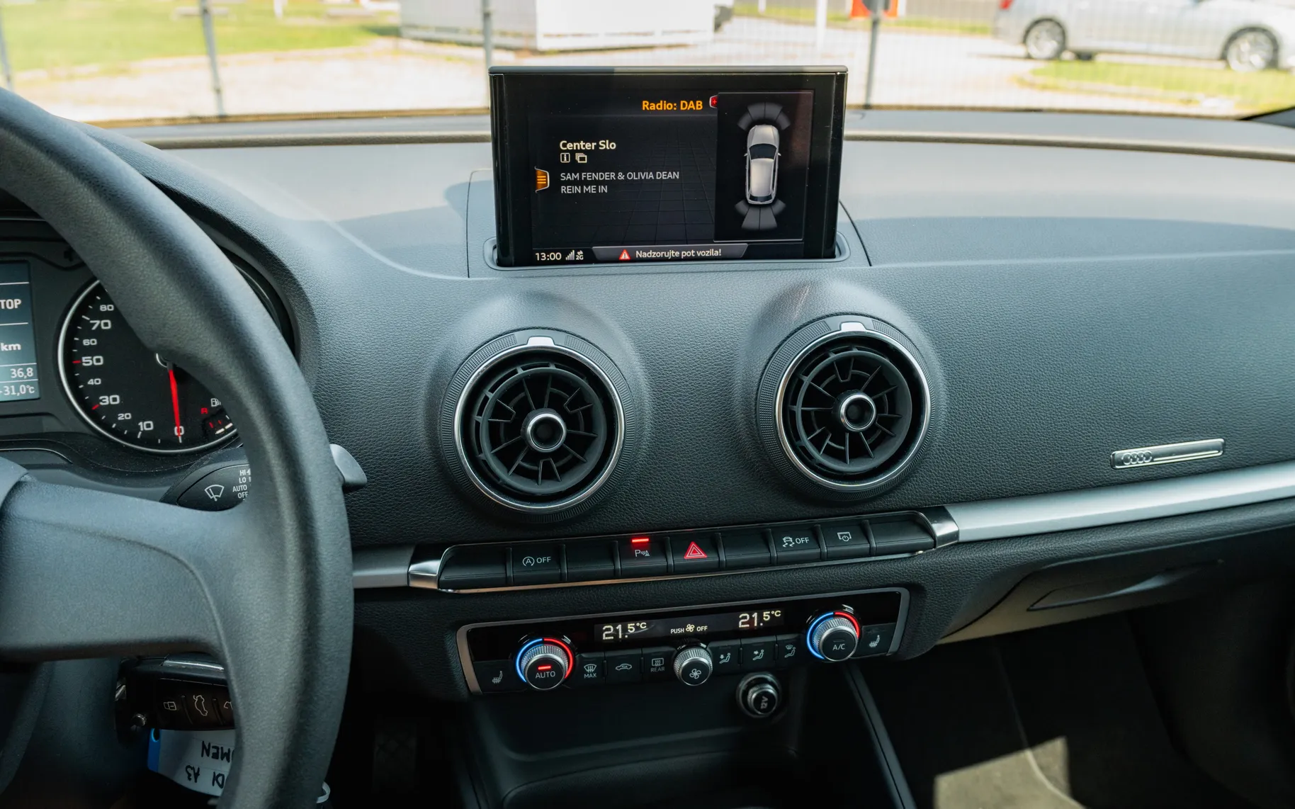 Notranja slika - Audi A3 - Sportback 1,6 TDI Sport - 11