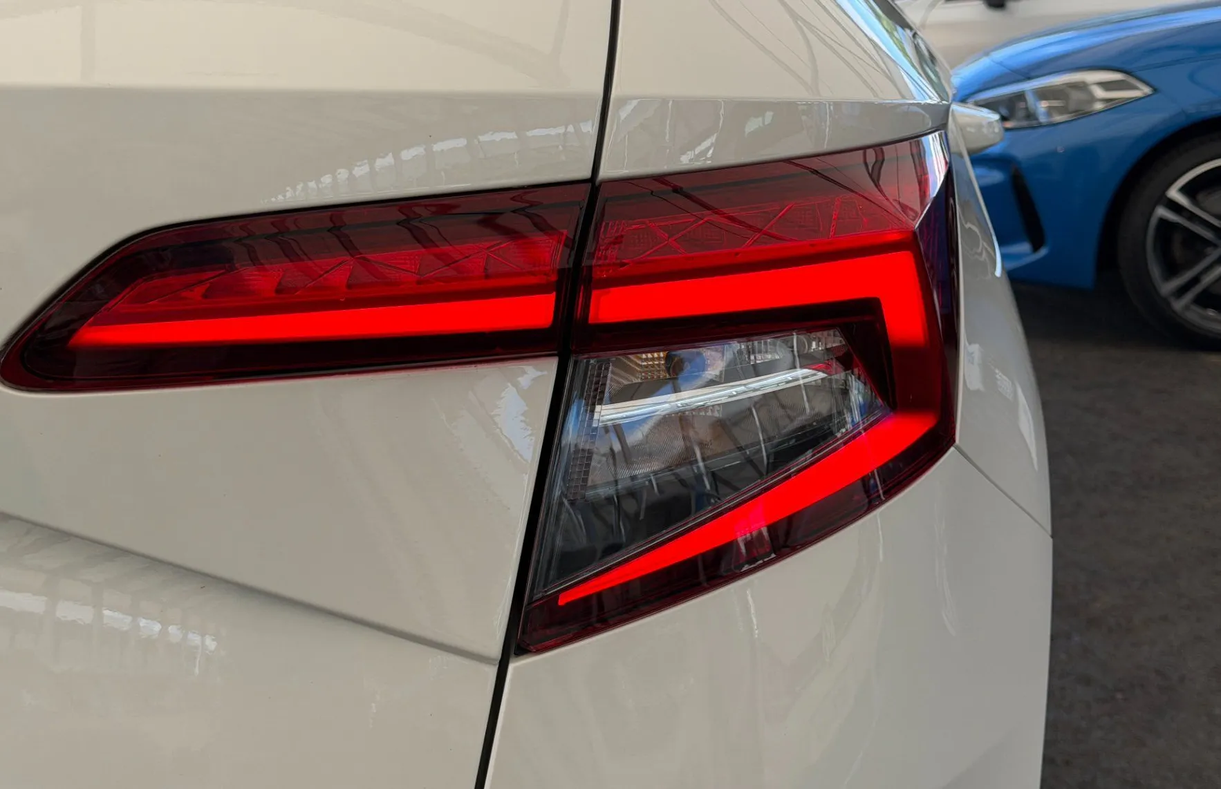 Zunanja slika - Škoda Karoq - Ambition 2.0 TDI DSG 4X4 SLO 1.Lastnik - 6