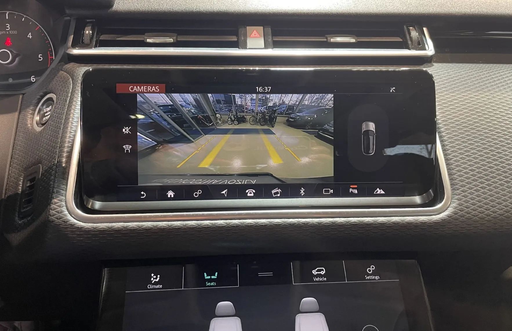 Zunanja slika - Land Rover Range Rover Velar - PANORAMA-ALCANTARA-KEYLESS-NAVI-GRETJE-RADAR-LE - 15