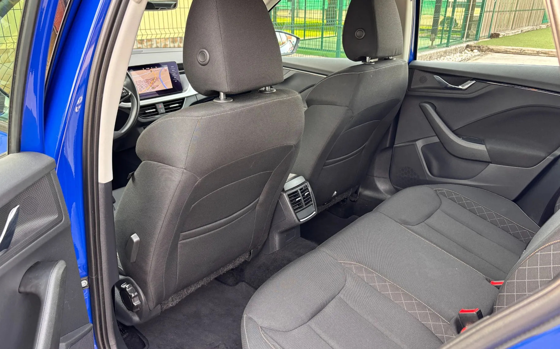 Zunanja slika - Škoda Kamiq - 1.6 TDI AUT. - 10