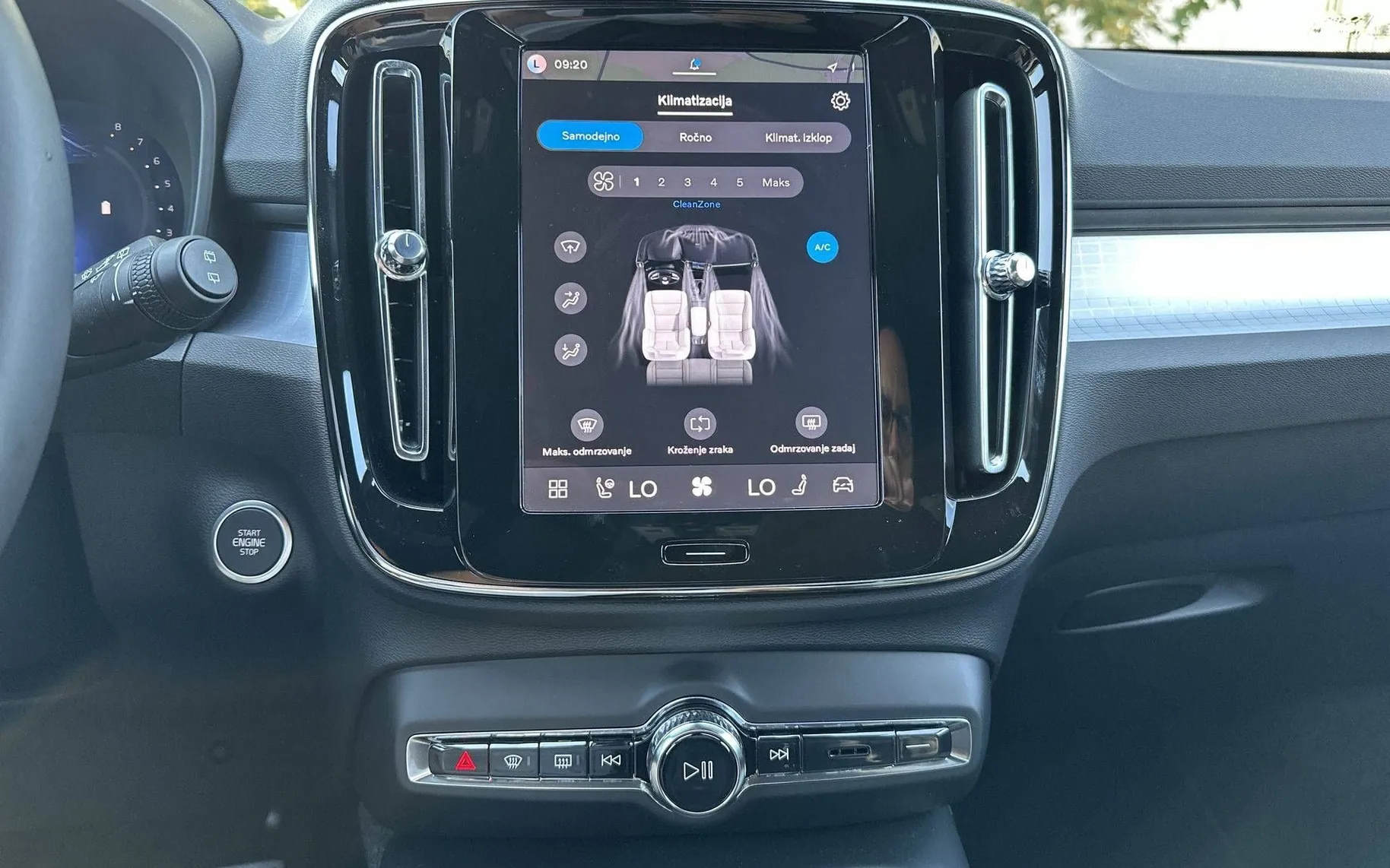 Notranja slika - Volvo XC40 - B3P Core Avt. - 19