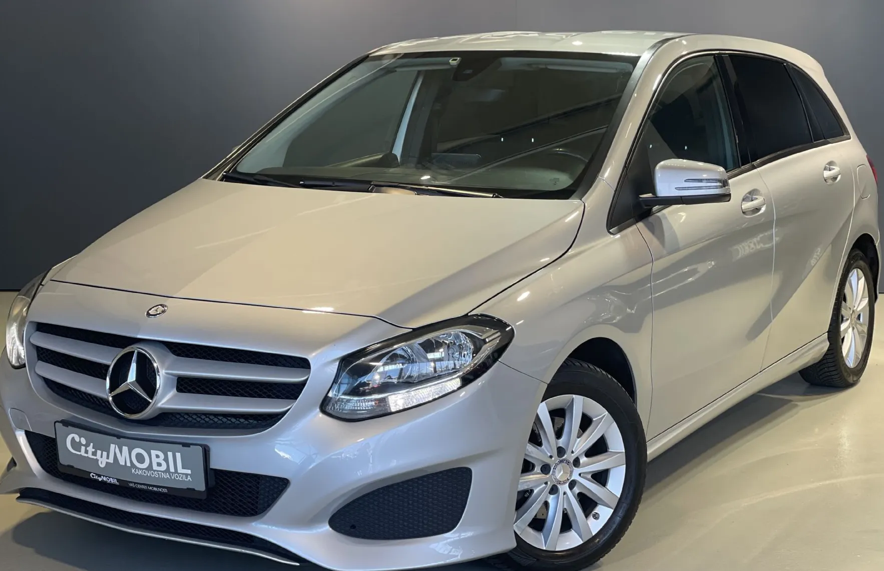 Zunanja slika - Mercedes-Benz B-Razred - B200CDI-NAVIGACIJA-TEMPOMAT-MULTIFUNKCIJA-KAMERA - 1