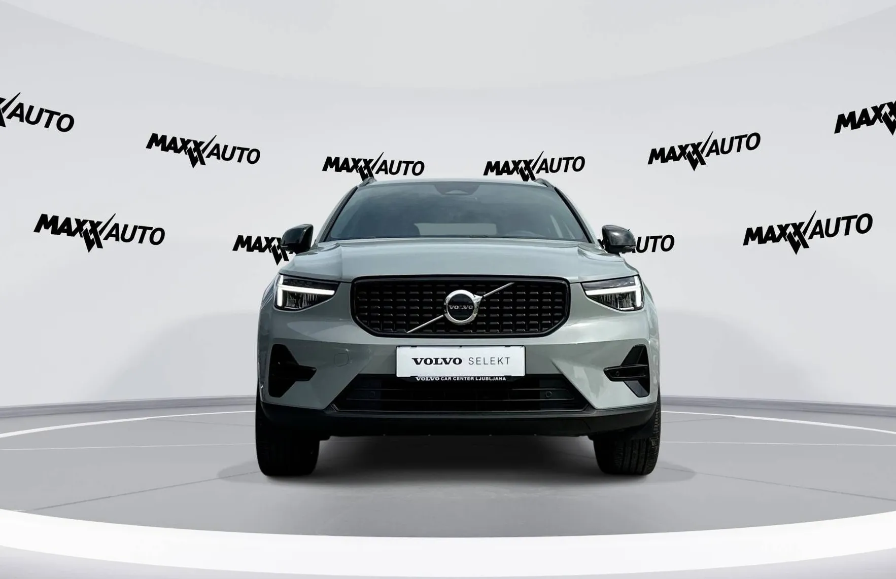 Zunanja slika - Volvo XC40 - B3P Plus Dark Avt - 1