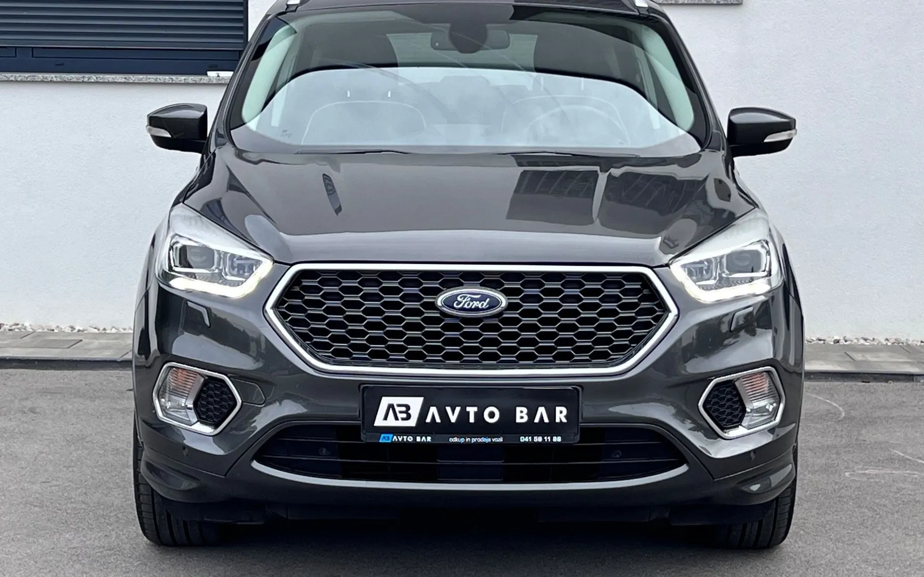 Notranja slika - Ford Kuga - 4x4 2.0 TDCi Vignale+LED+KEYLESS+SONY+AMBI - 7