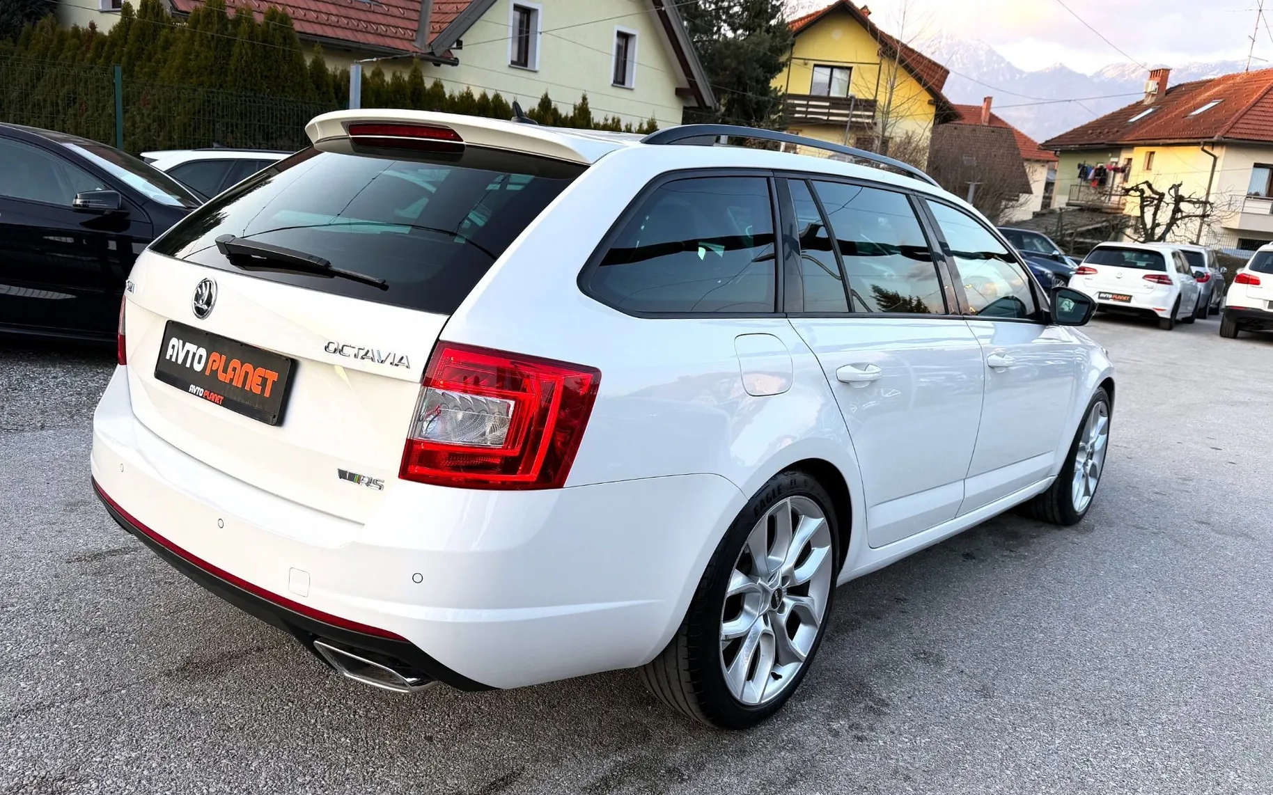 Zunanja slika - Škoda Octavia - 2.0 TDI RS AUT. ACC LED XENON F1 NAVI ALU 19 - 7
