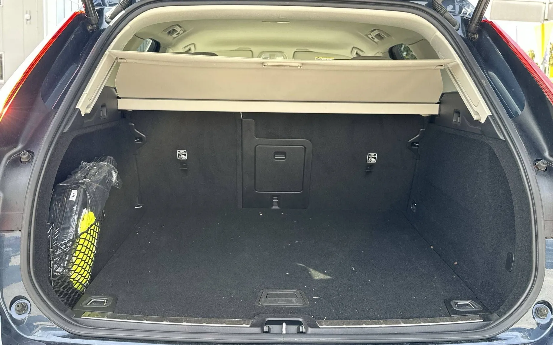 Notranja slika - Volvo XC60 - B4 AWD MILD HYBRID PLUS DARK - 12