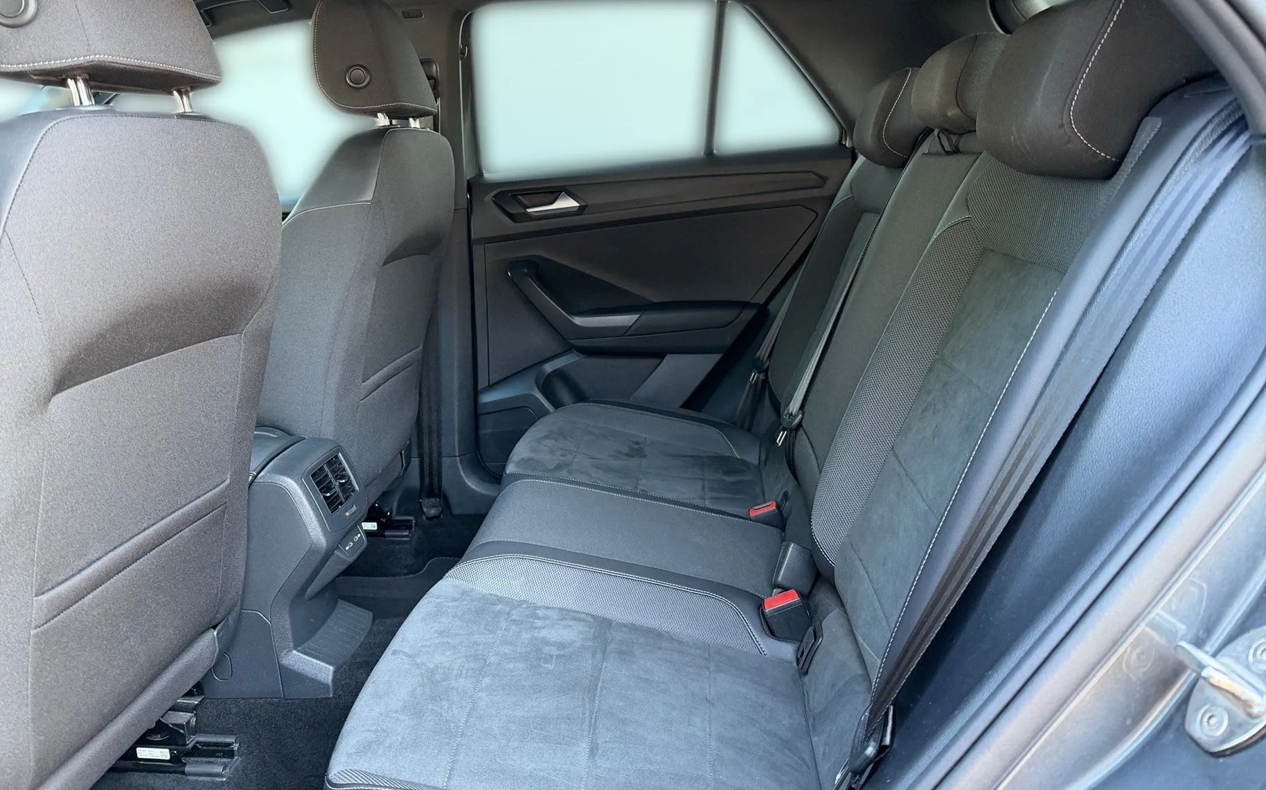 Notranja slika - Volkswagen T-Roc - 1.0 TSI BMT R-Line-Masaža-ACC-PDC-Kamera-IQ Light - 11