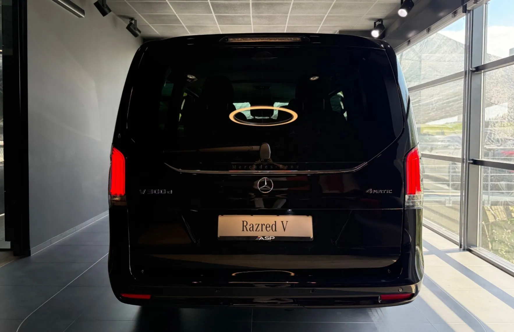 Zunanja slika - Mercedes-Benz V-Razred - 300d 4MATIC STYLE dolgi - 5